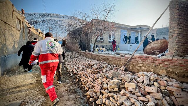 بارگیری تعداد ۳۰۰ تخته پتو به مناطق زلزله زده خوی