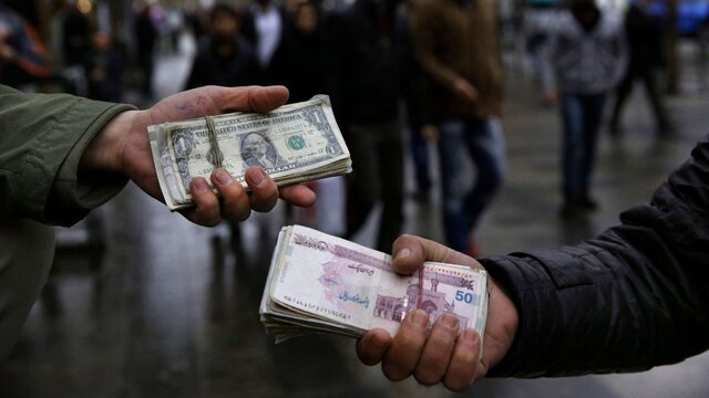 بازگشت دلار به زیر ۴۴ هزار تومان/ کاهش ۵۰۰۰ تومانی یورو