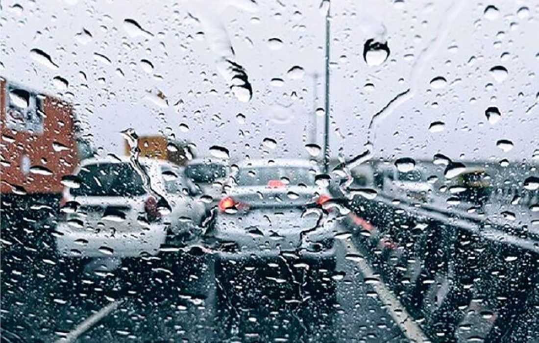 آغاز بارش باران در محورهای مواصلاتی آذربایجان غربی/مرز رازی برفی است