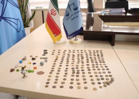 کشف ۱۷۹ قطعه سکه طلا و اقلام فرهنگی ارزشمند تاریخی در آذربایجان‌غربی
