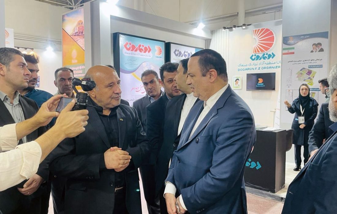بازدید دبیر شورای عالی مناطق آزاد از غرفه ماکو در ششمین نمایشگاه لجستیک تهران