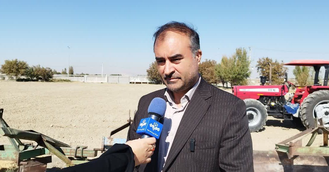 آغاز کشت پاییزه در آذربایجان‌غربی با کاشت کلزا
