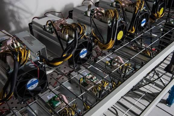 ضبط هفت دستگاه ماینر قاچاق در ارومیه