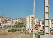 جابجایی ۳۵ تیر برق فشار قوی در مسیر کمربندی دوم ارومیه با همکاری شهرداری و اداره برق