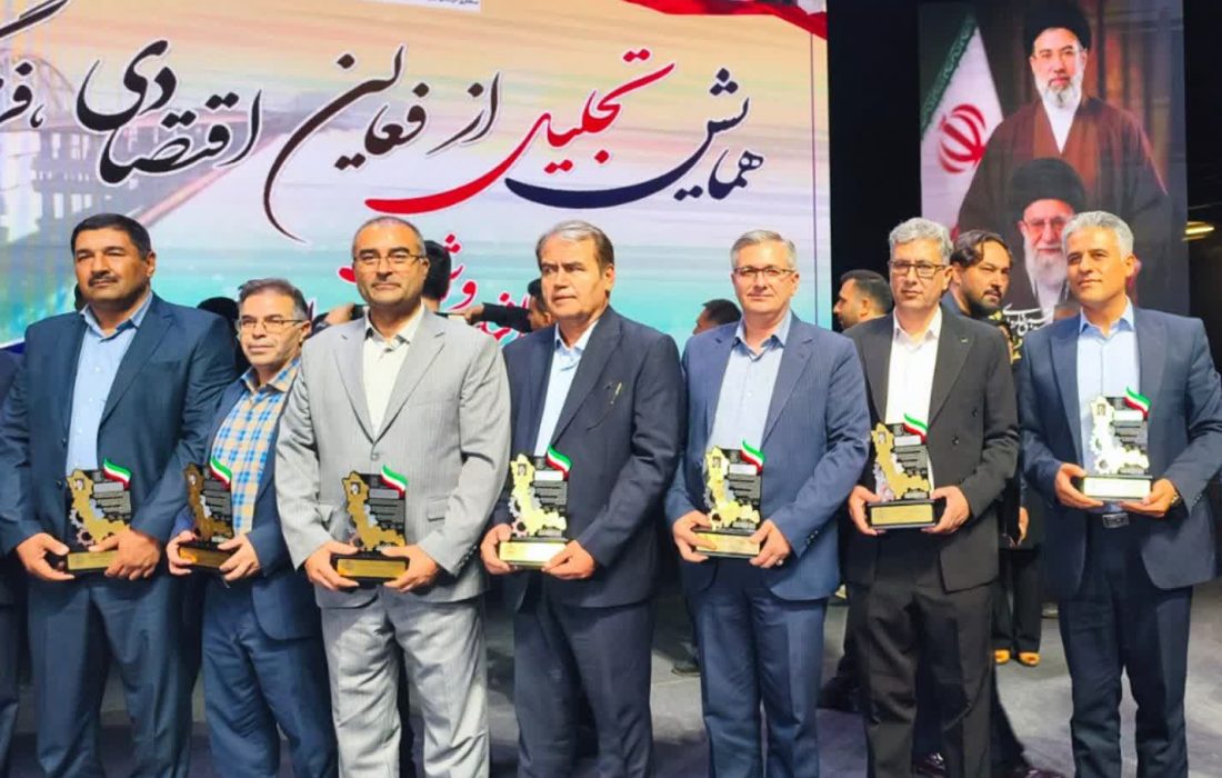 مدیر تعاون روستایی استان آذربایجان غربی، بعنوان تعاونگر منتخب و نمونه استان در تحقق شعار سال رهبری معرفی و تجلیل شد.